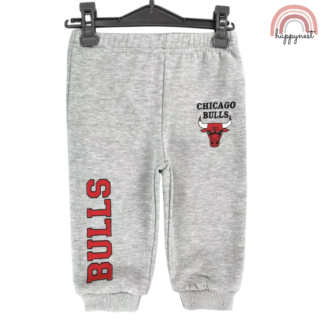 Chicago Bulls Baby Boys 3PC Tracksuit – Hoodie, Jogger Pants & Red Cap Set 6–36M (SS538)