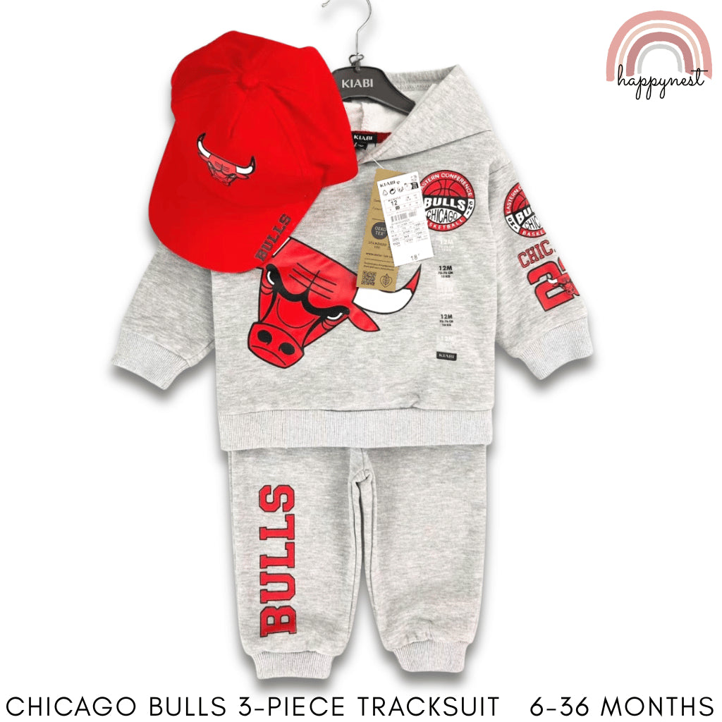 Chicago Bulls Baby Boys 3PC Tracksuit – Hoodie, Jogger Pants & Red Cap Set 6–36M (SS538)